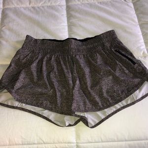 Lululemon tracker low-rise lined short 4